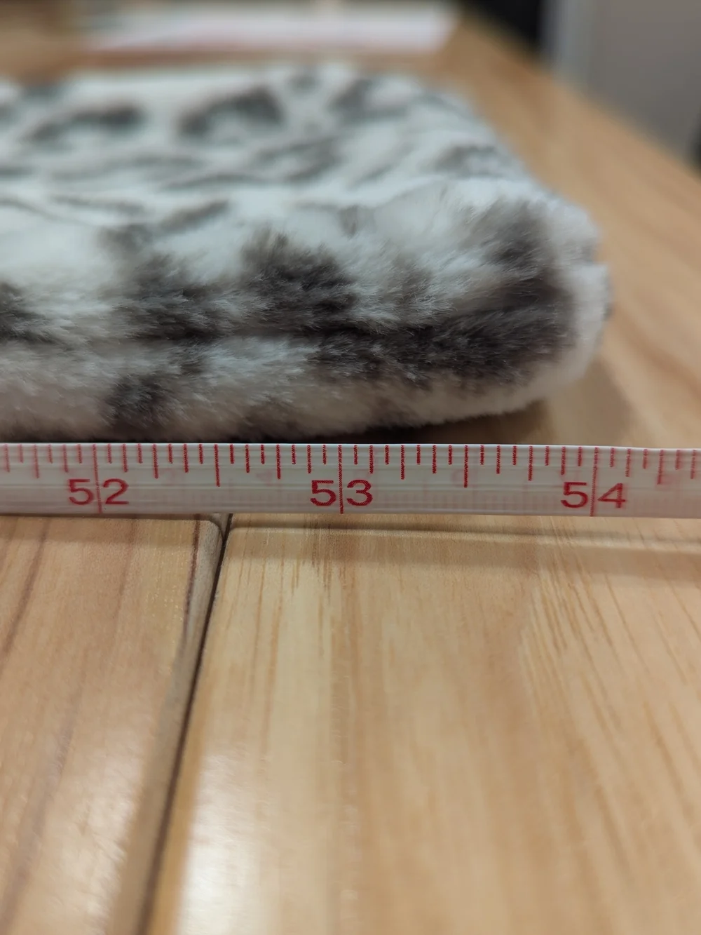 Plush Leopard Print Scarf in White and Gray